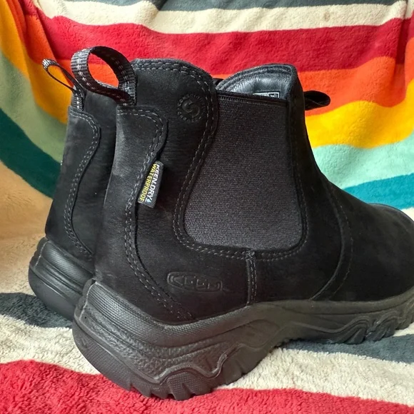 Keen Black Winter Boots - Picture 10 of 14